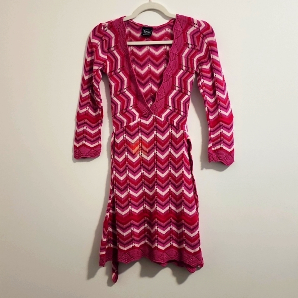 Simons Twik: Pink, fuscha, crochet dress for beach, day or night time. SizeSmall